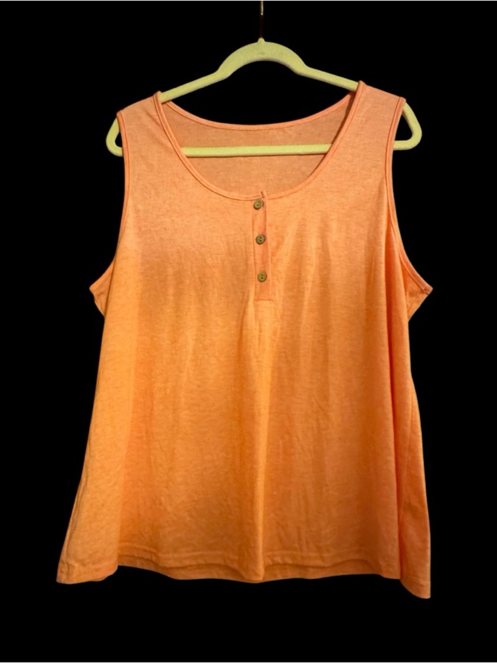 Women’s 2X orange button up sleeveless top. Pre-owned EUC. Nonbranded.Very soft